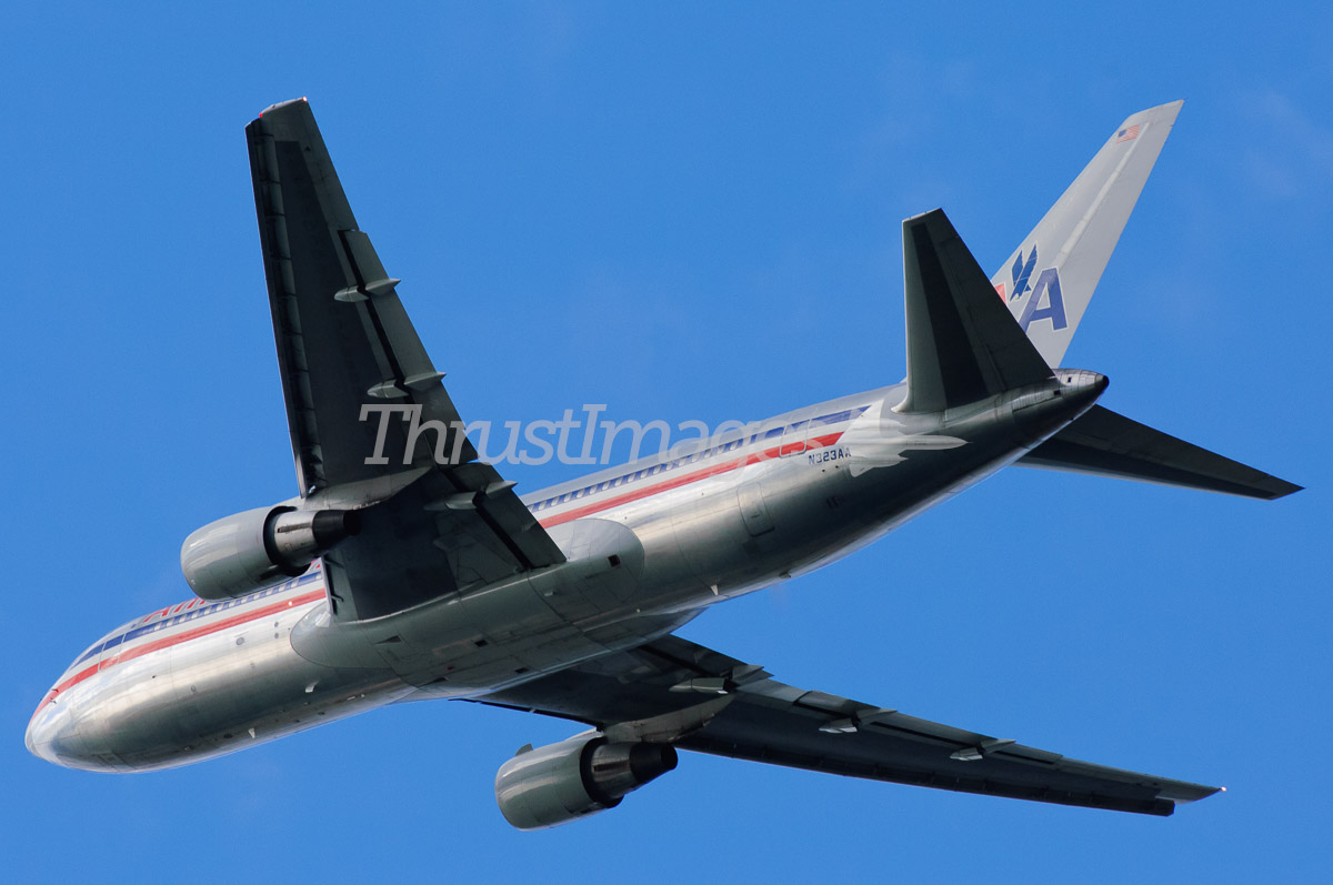 Boeing 767-223/ER N323AA (cn 22324/146)